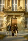 Dom, Shoko et Takashi devant le Pavillon Vendôme (Aix-en-Provence, 12 Janvier 2002)